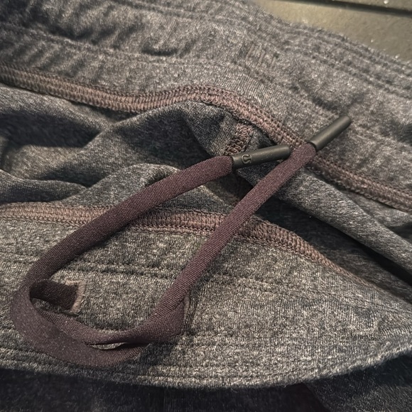 Lululemon Kung Fu Shorts SZ L - Picture 5 of 5